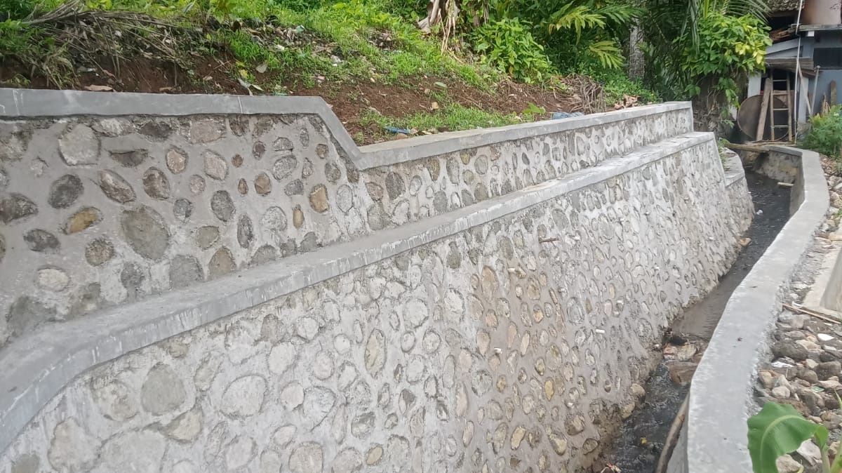 Warga RW 02 Apresiasi Perbaikan Drainase oleh Pemdes Pendeuy